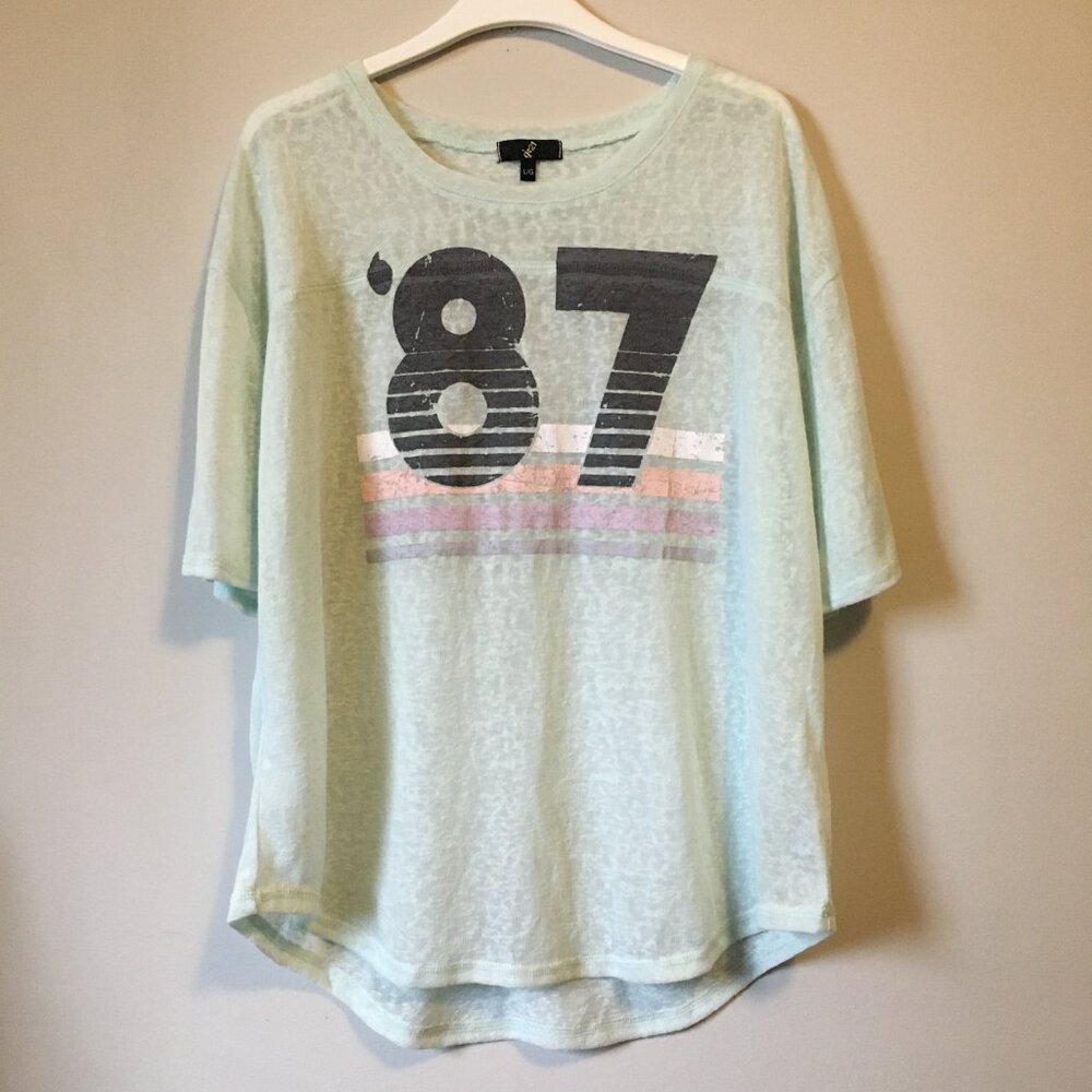 Retro Y2K 1987 Varsity Tee Size L Pastel Pink Blue Distressed Graphic T-Shirt